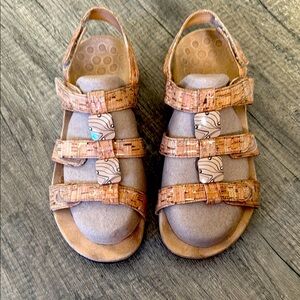 Vionic Amber cork sandals - size 7